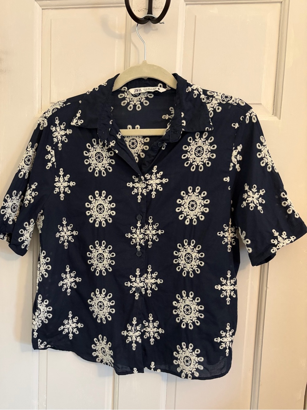 Zara Women's Short Sleeve Button Up 100% cotton Navy/White Eyelet Size M boho